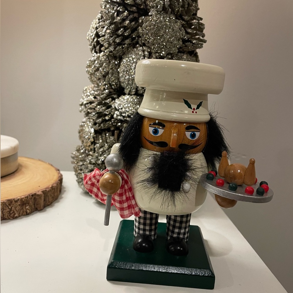 Short and stubby guy- about 6’’ high